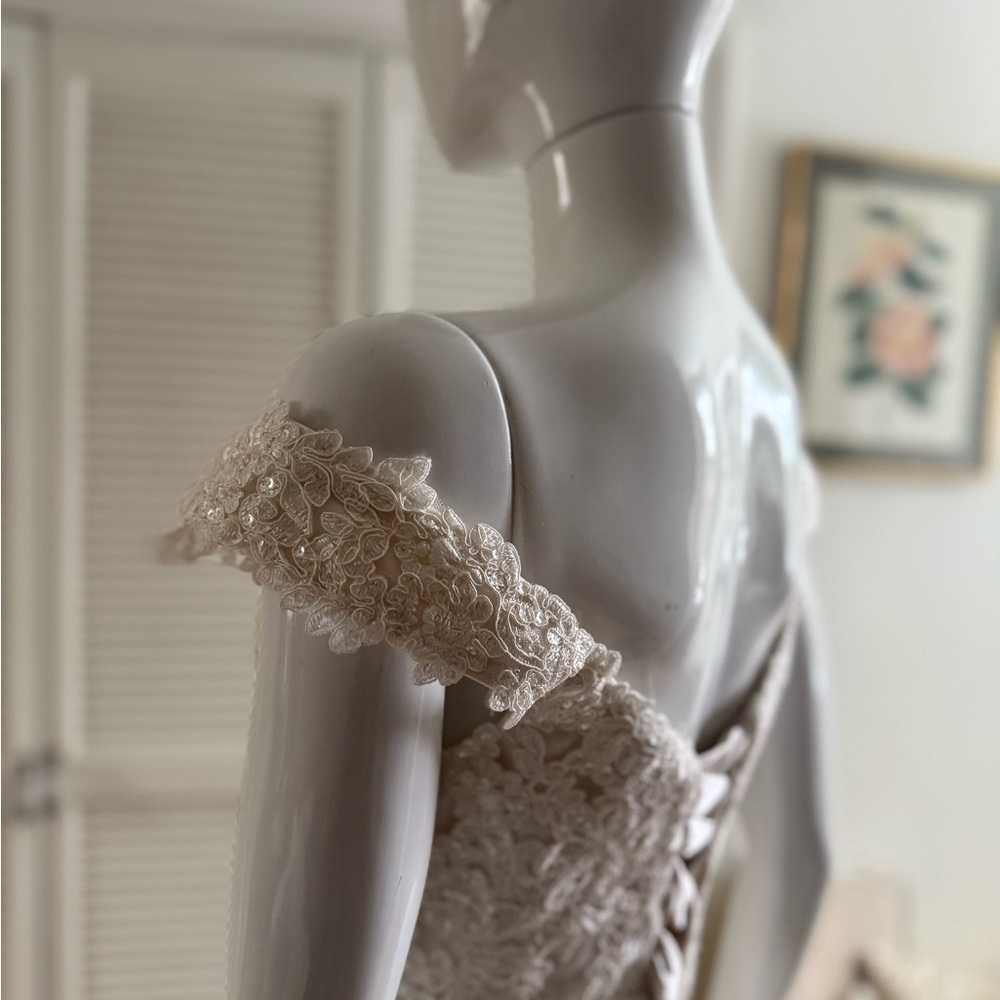 Elegant White Lace Wedding Dress - Picture 3 of 15